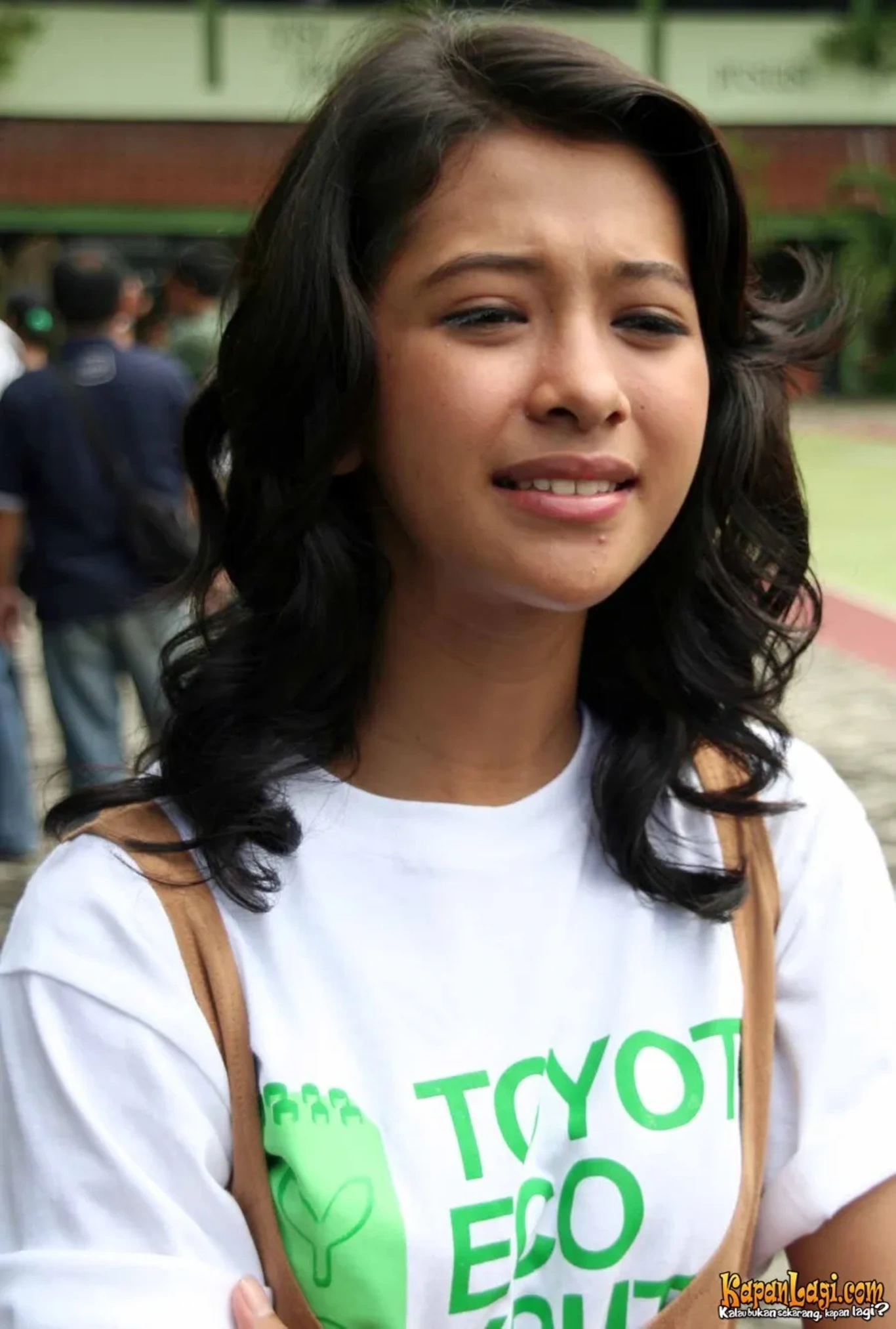 Jika Anda tidak melihat foto Poppy Bunga, kemungkinan karena foto dengan nomor tersebut tidak tersedia di Kapanlagi.com™