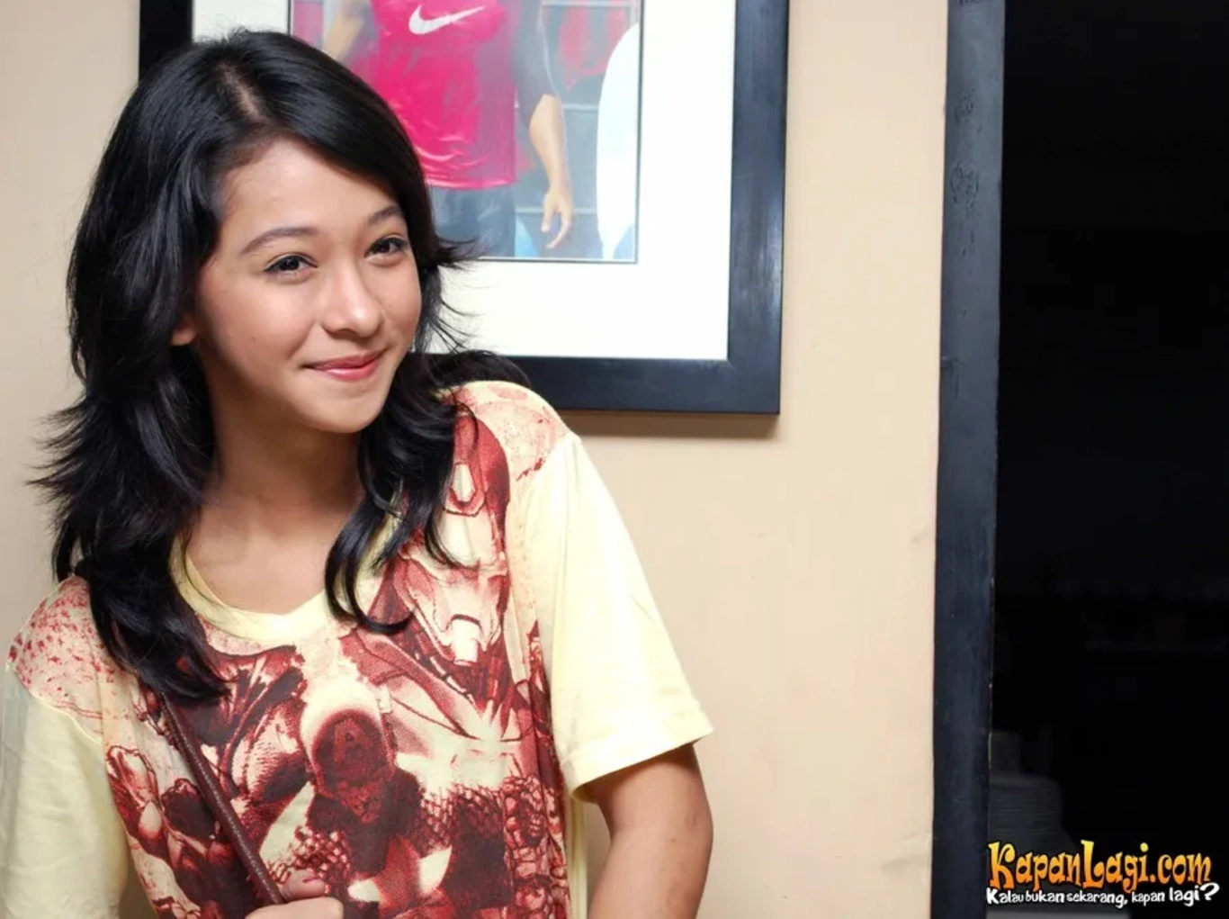 Jika Anda tidak melihat foto Poppy Bunga, kemungkinan karena foto dengan nomor tersebut tidak tersedia di Kapanlagi.com™