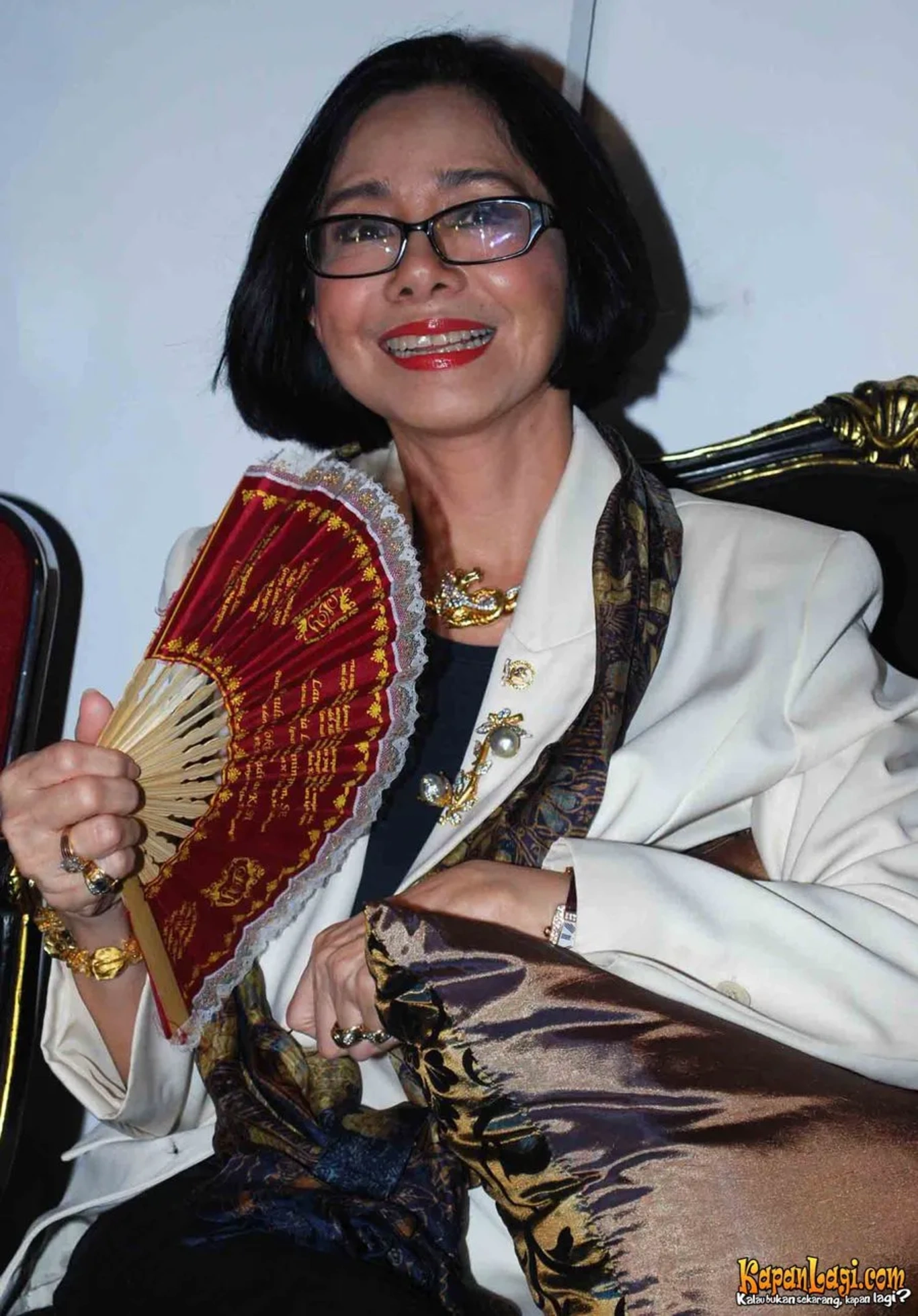 Jika Anda tidak melihat foto Poppy Dharsono, kemungkinan karena foto dengan nomor tersebut tidak tersedia di Kapanlagi.com™