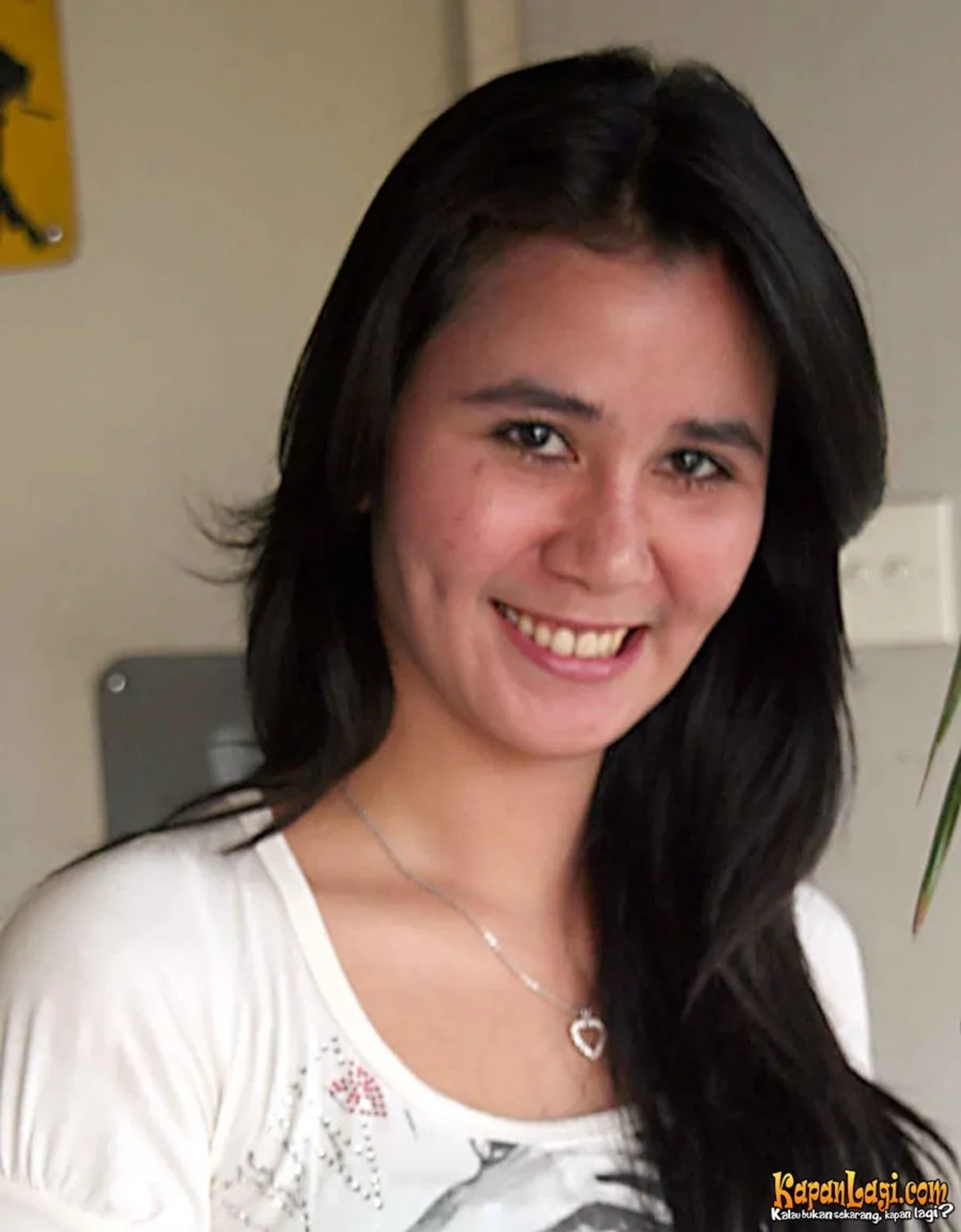 Jika Anda tidak melihat foto Poppy Gisela, kemungkinan karena foto dengan nomor tersebut tidak tersedia di Kapanlagi.com™