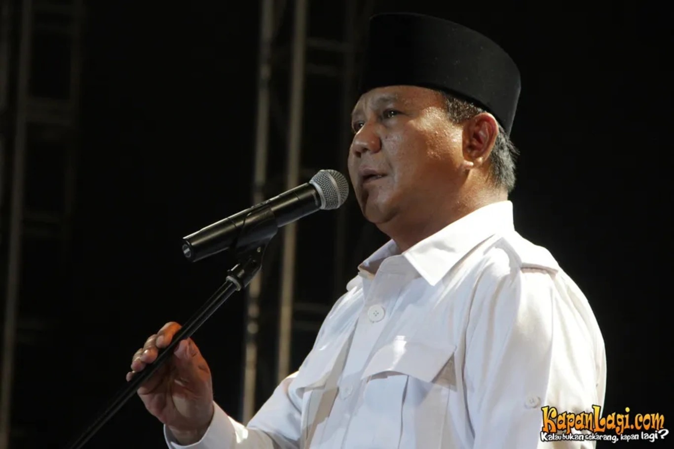 Jika Anda tidak melihat foto Prabowo Subianto, kemungkinan karena foto dengan nomor tersebut tidak tersedia di Kapanlagi.com™