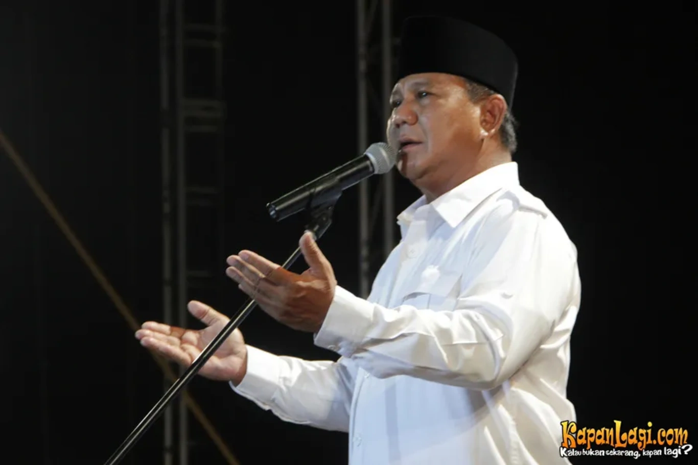 Jika Anda tidak melihat foto Prabowo Subianto, kemungkinan karena foto dengan nomor tersebut tidak tersedia di Kapanlagi.com™