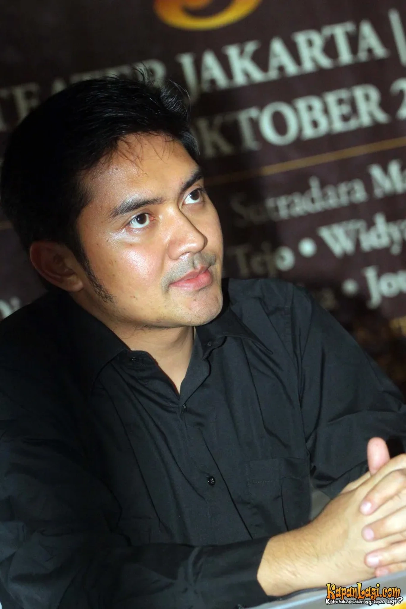 Jika Anda tidak melihat foto Prabu Revolusi, kemungkinan karena foto dengan nomor tersebut tidak tersedia di Kapanlagi.com™