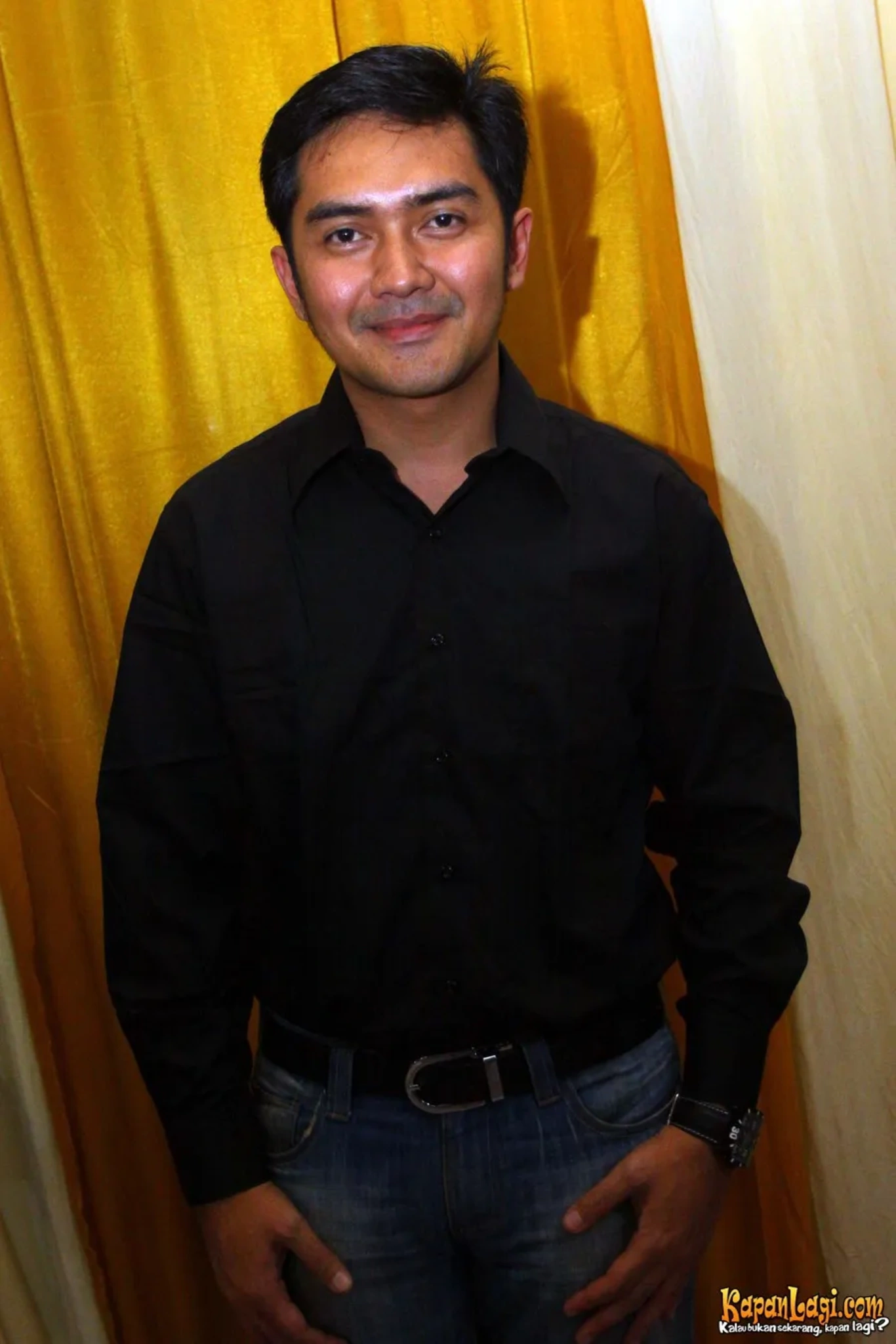 Jika Anda tidak melihat foto Prabu Revolusi, kemungkinan karena foto dengan nomor tersebut tidak tersedia di Kapanlagi.com™