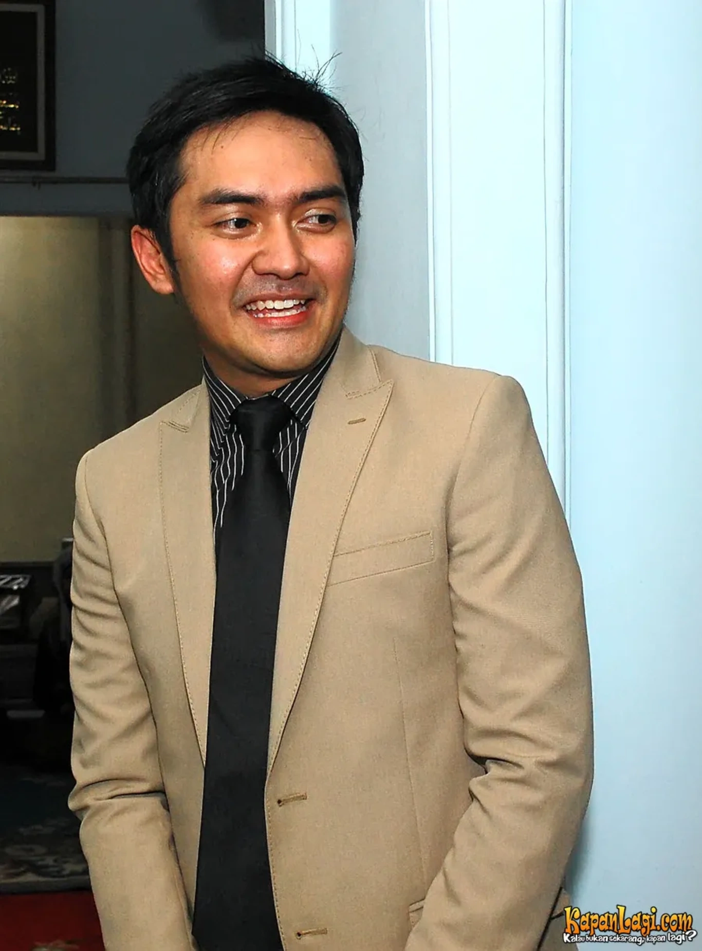 Jika Anda tidak melihat foto Prabu Revolusi, kemungkinan karena foto dengan nomor tersebut tidak tersedia di Kapanlagi.com™