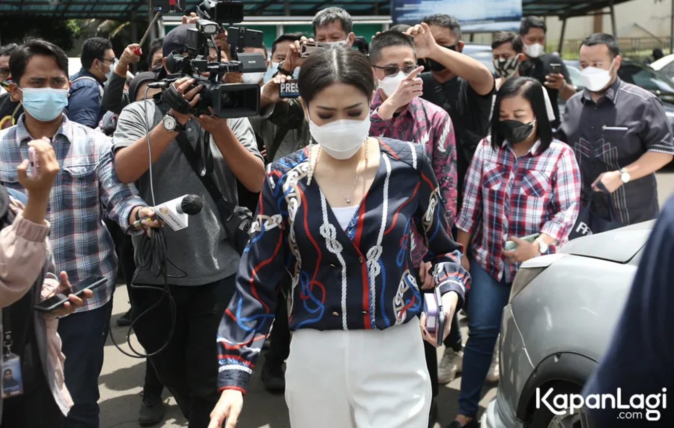 Jika Anda tidak melihat foto Pricillia Pullunggono, kemungkinan karena foto dengan nomor tersebut tidak tersedia di Kapanlagi.com™
