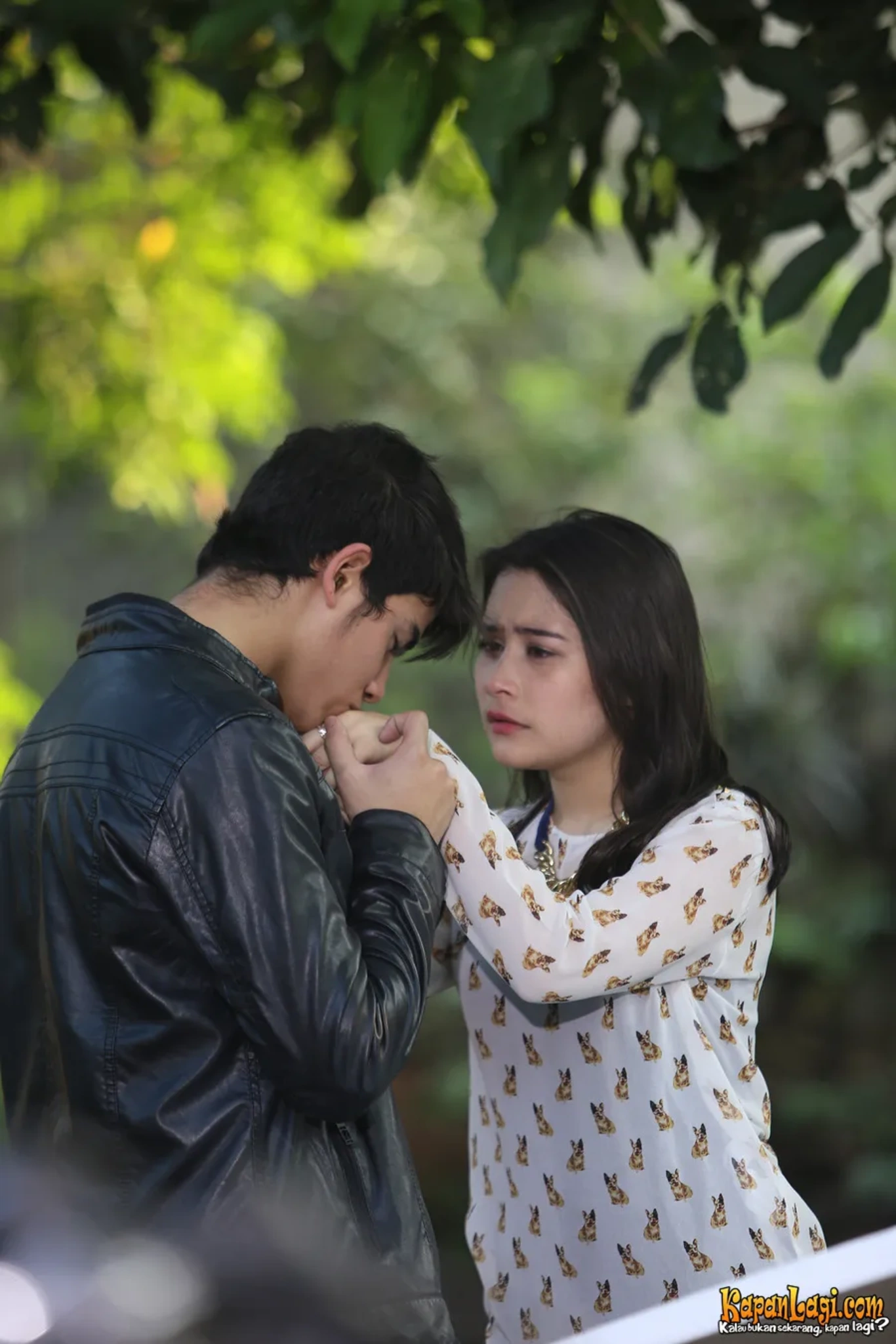 Jika Anda tidak melihat foto Prilly Latuconsina, kemungkinan karena foto dengan nomor tersebut tidak tersedia di Kapanlagi.com™