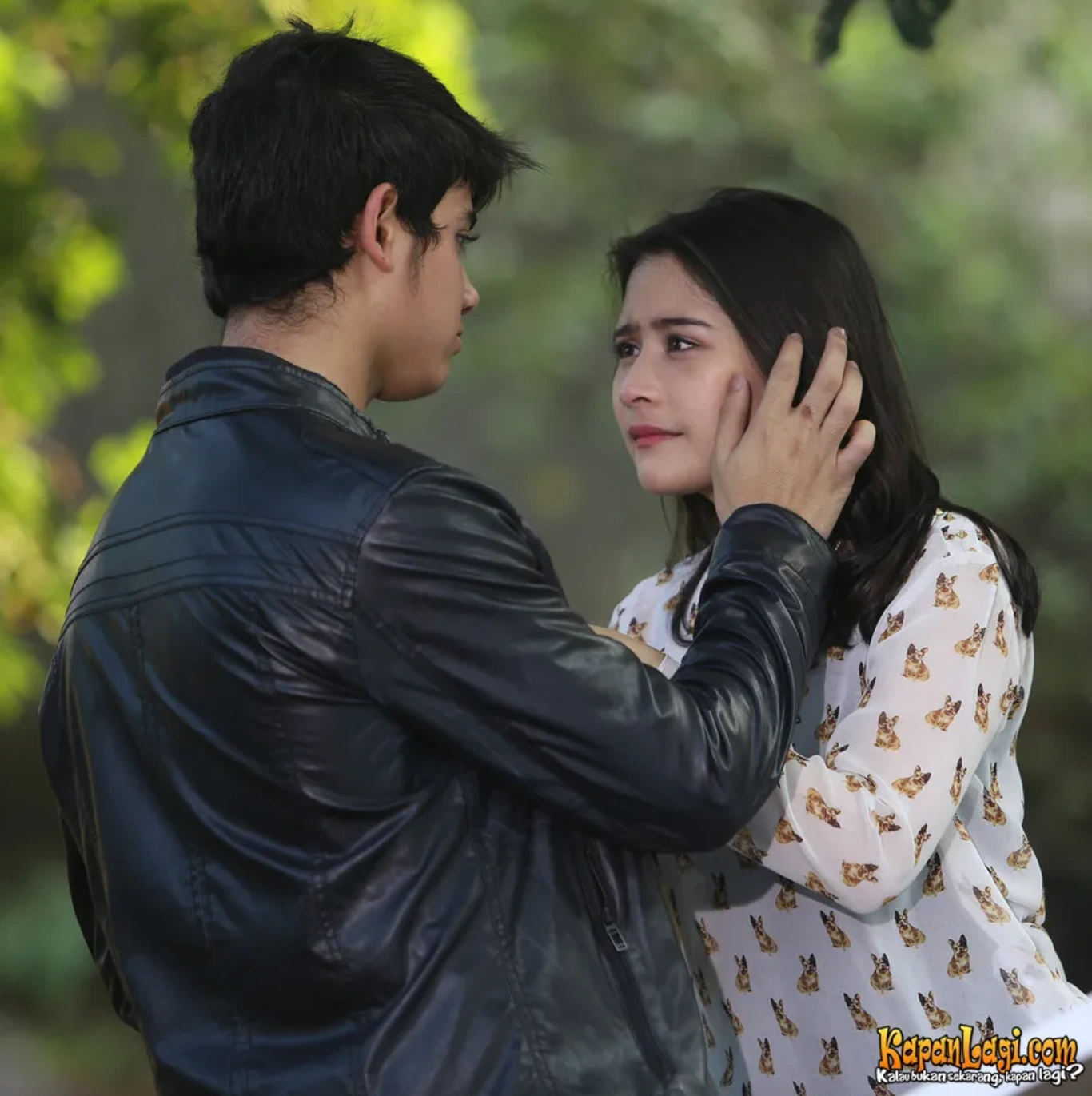 Jika Anda tidak melihat foto Prilly Latuconsina, kemungkinan karena foto dengan nomor tersebut tidak tersedia di Kapanlagi.com™