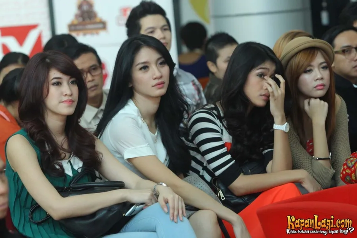 Jika Anda tidak melihat foto Princess, kemungkinan karena foto dengan nomor tersebut tidak tersedia di Kapanlagi.com™