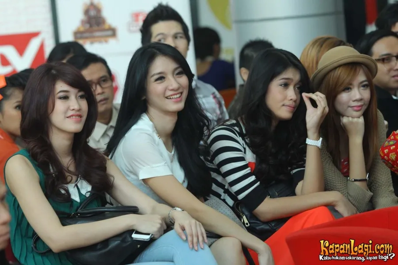 Jika Anda tidak melihat foto Princess, kemungkinan karena foto dengan nomor tersebut tidak tersedia di Kapanlagi.com™