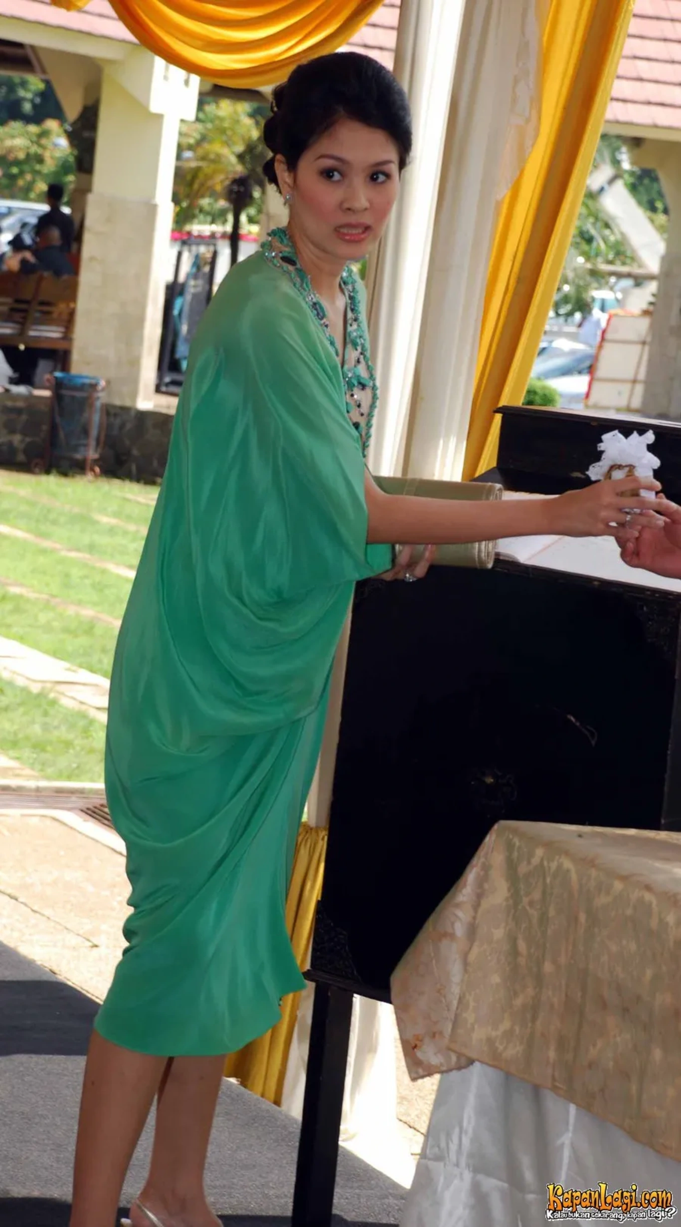 Jika Anda tidak melihat foto Priscillia, kemungkinan karena foto dengan nomor tersebut tidak tersedia di Kapanlagi.com™