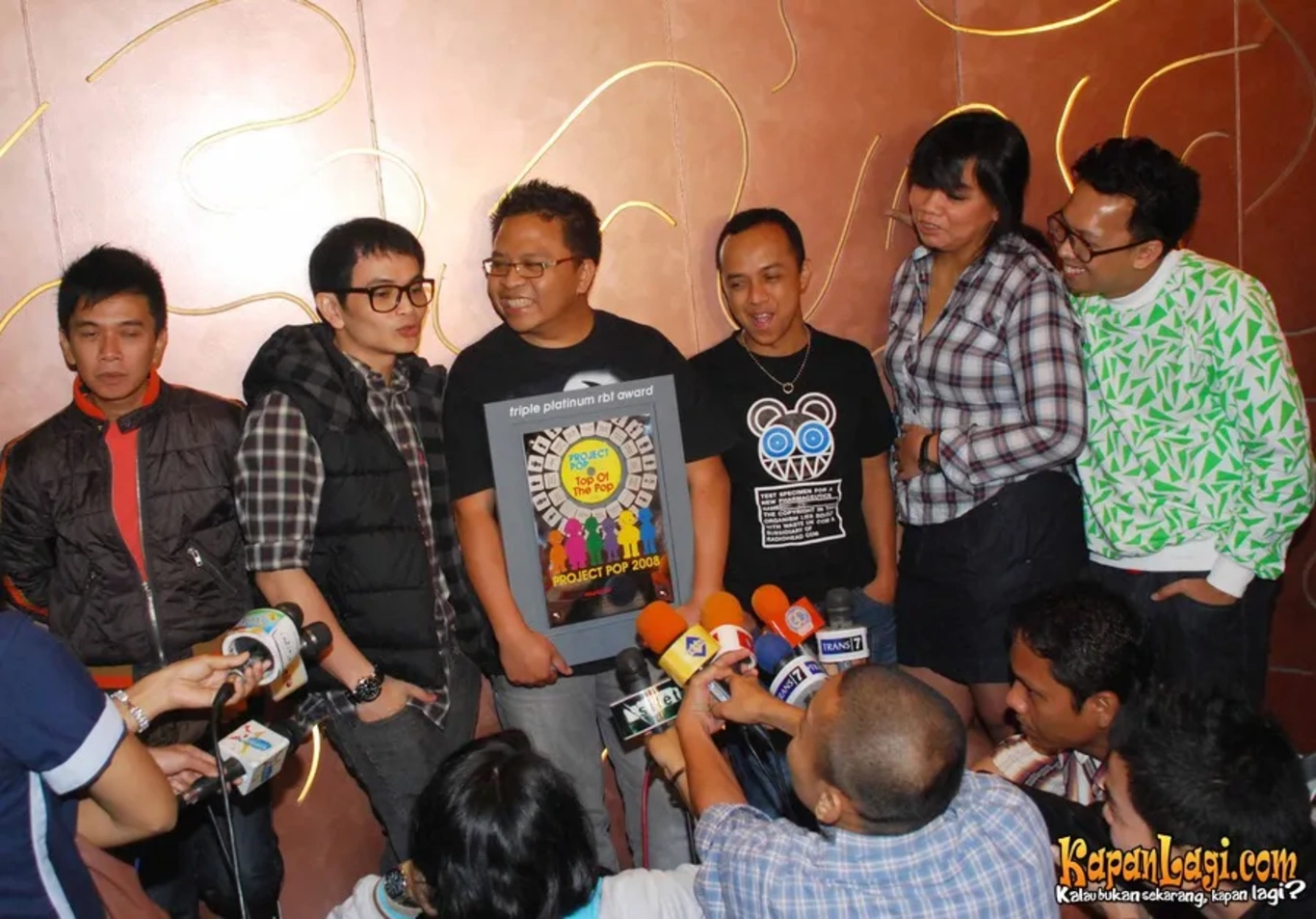 Jika Anda tidak melihat foto Project Pop, kemungkinan karena foto dengan nomor tersebut tidak tersedia di Kapanlagi.com™