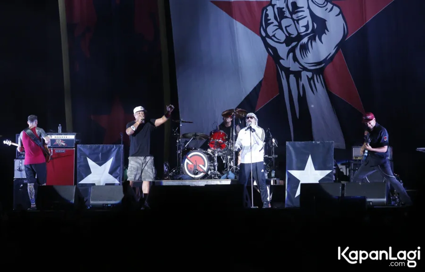 Jika Anda tidak melihat foto Prophets Of Rage, kemungkinan karena foto dengan nomor tersebut tidak tersedia di Kapanlagi.com™