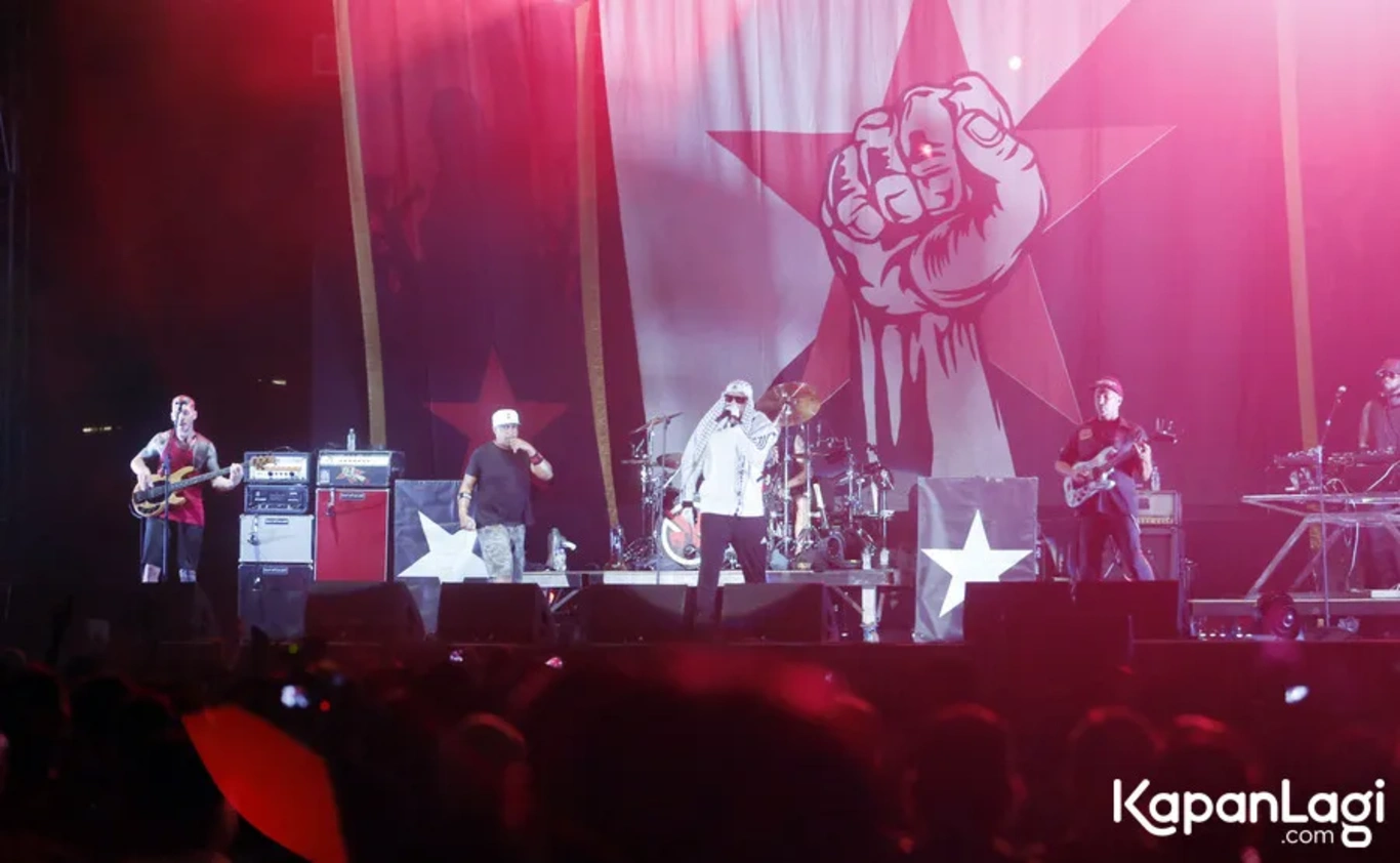 Jika Anda tidak melihat foto Prophets Of Rage, kemungkinan karena foto dengan nomor tersebut tidak tersedia di Kapanlagi.com™