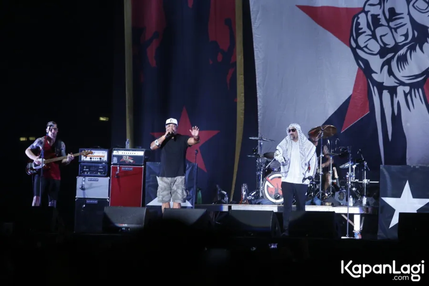 Jika Anda tidak melihat foto Prophets Of Rage, kemungkinan karena foto dengan nomor tersebut tidak tersedia di Kapanlagi.com™