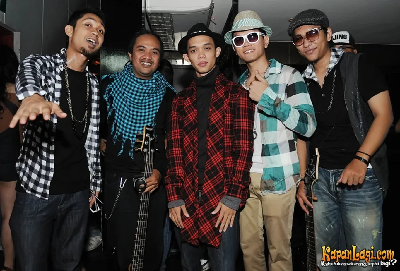 Jika Anda tidak melihat foto Pujangga Band, kemungkinan karena foto dengan nomor tersebut tidak tersedia di Kapanlagi.com™