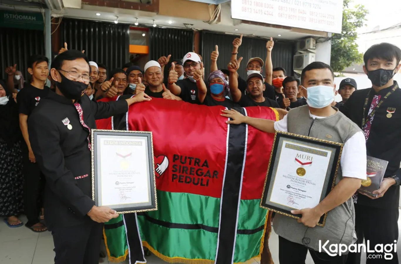 Jika Anda tidak melihat foto Putra Siregar, kemungkinan karena foto dengan nomor tersebut tidak tersedia di Kapanlagi.com™
