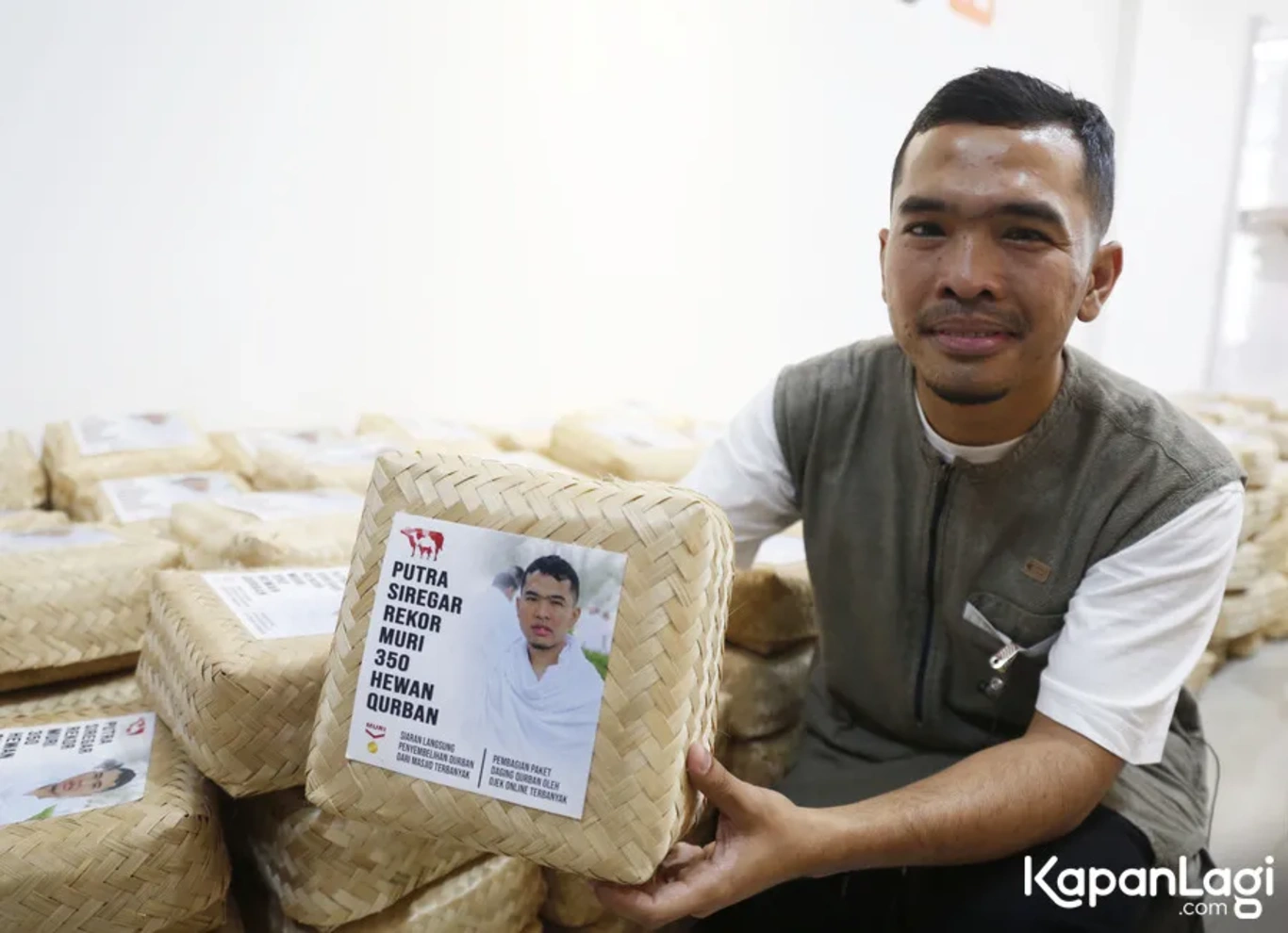 Jika Anda tidak melihat foto Putra Siregar, kemungkinan karena foto dengan nomor tersebut tidak tersedia di Kapanlagi.com™