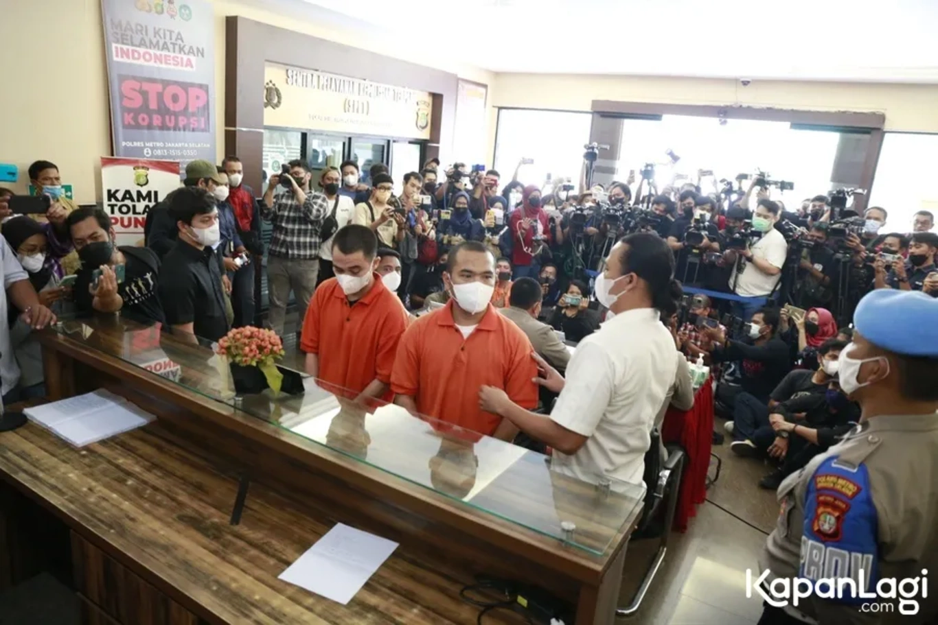 Jika Anda tidak melihat foto Putra Siregar, kemungkinan karena foto dengan nomor tersebut tidak tersedia di Kapanlagi.com™