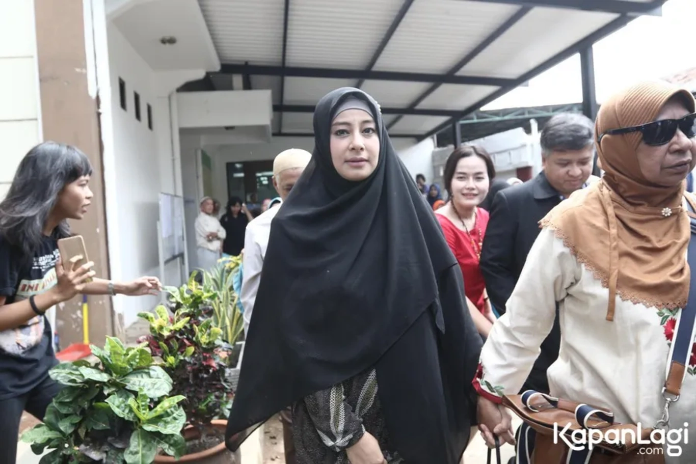 Jika Anda tidak melihat foto Putri Aisyah Aminah, kemungkinan karena foto dengan nomor tersebut tidak tersedia di Kapanlagi.com™