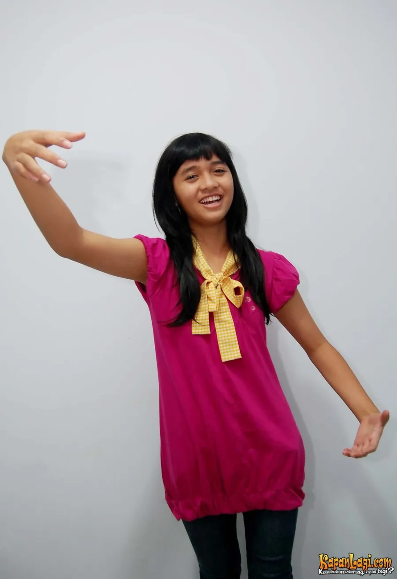 Jika Anda tidak melihat foto Putri Ayu, kemungkinan karena foto dengan nomor tersebut tidak tersedia di Kapanlagi.com™