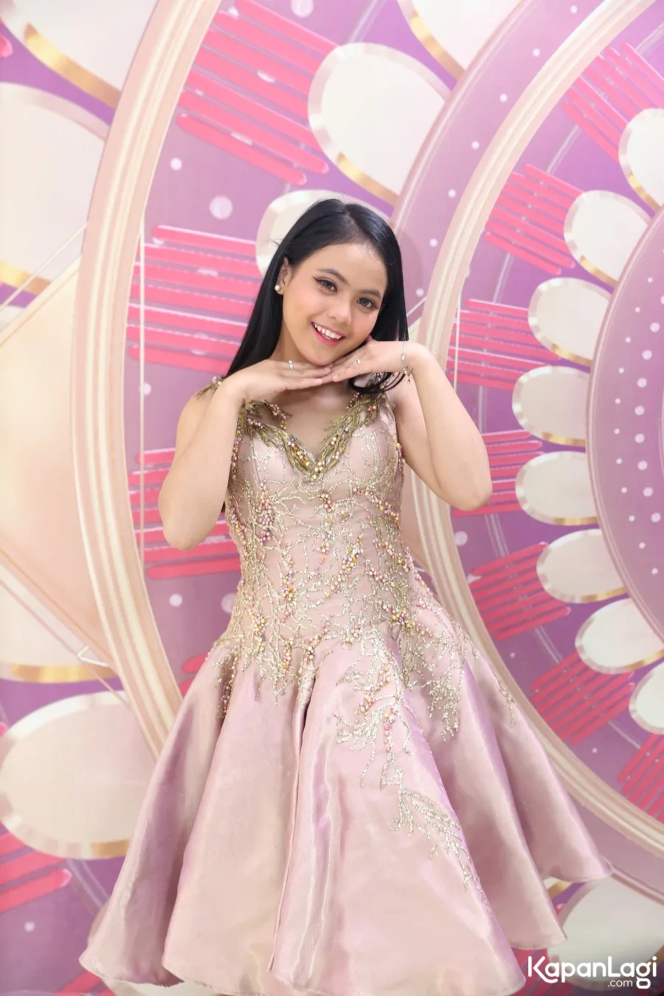 Jika Anda tidak melihat foto Putri DA, kemungkinan karena foto dengan nomor tersebut tidak tersedia di Kapanlagi.com™