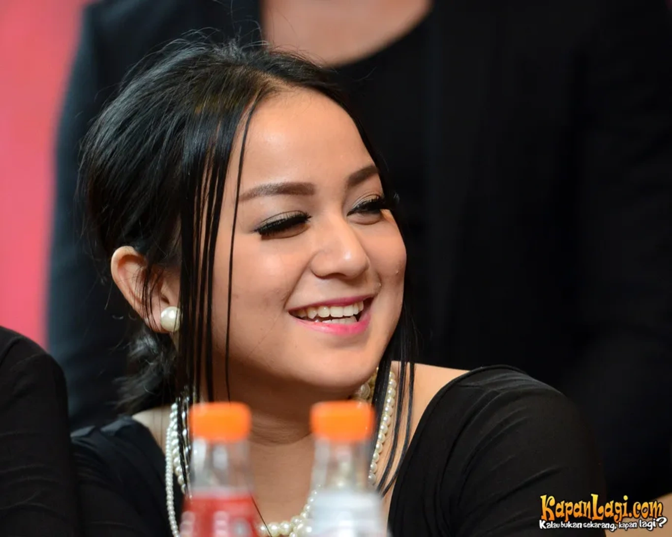 Jika Anda tidak melihat foto Putri Putri Bahar, kemungkinan karena foto dengan nomor tersebut tidak tersedia di Kapanlagi.com™
