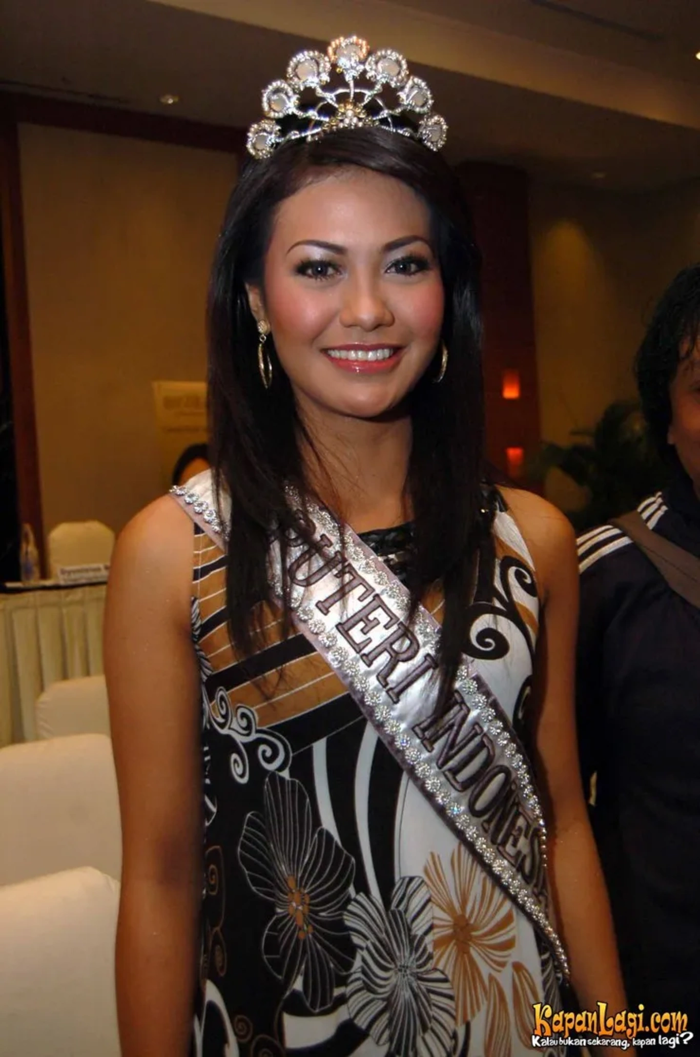 Jika Anda tidak melihat foto Putri Raemawasti, kemungkinan karena foto dengan nomor tersebut tidak tersedia di Kapanlagi.com™