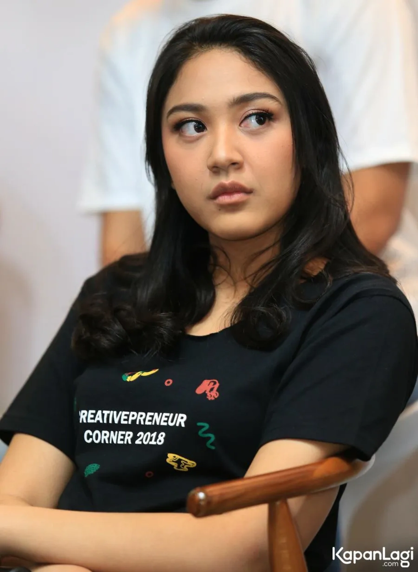 Jika Anda tidak melihat foto Putri Tanjung, kemungkinan karena foto dengan nomor tersebut tidak tersedia di Kapanlagi.com™