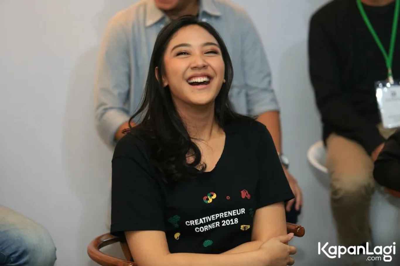 Jika Anda tidak melihat foto Putri Tanjung, kemungkinan karena foto dengan nomor tersebut tidak tersedia di Kapanlagi.com™