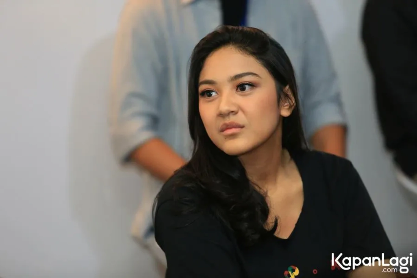 Jika Anda tidak melihat foto Putri Tanjung, kemungkinan karena foto dengan nomor tersebut tidak tersedia di Kapanlagi.com™