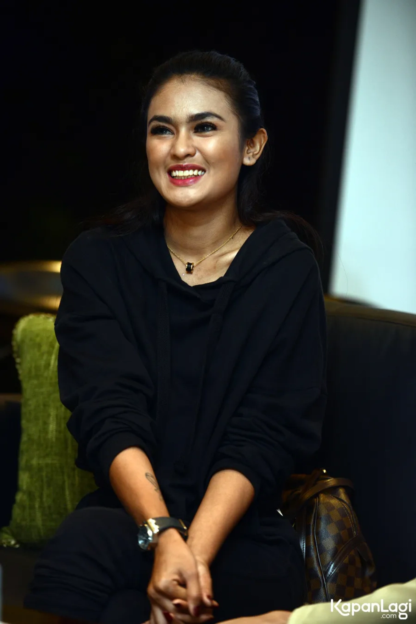 Jika Anda tidak melihat foto Putri Zairah, kemungkinan karena foto dengan nomor tersebut tidak tersedia di Kapanlagi.com™