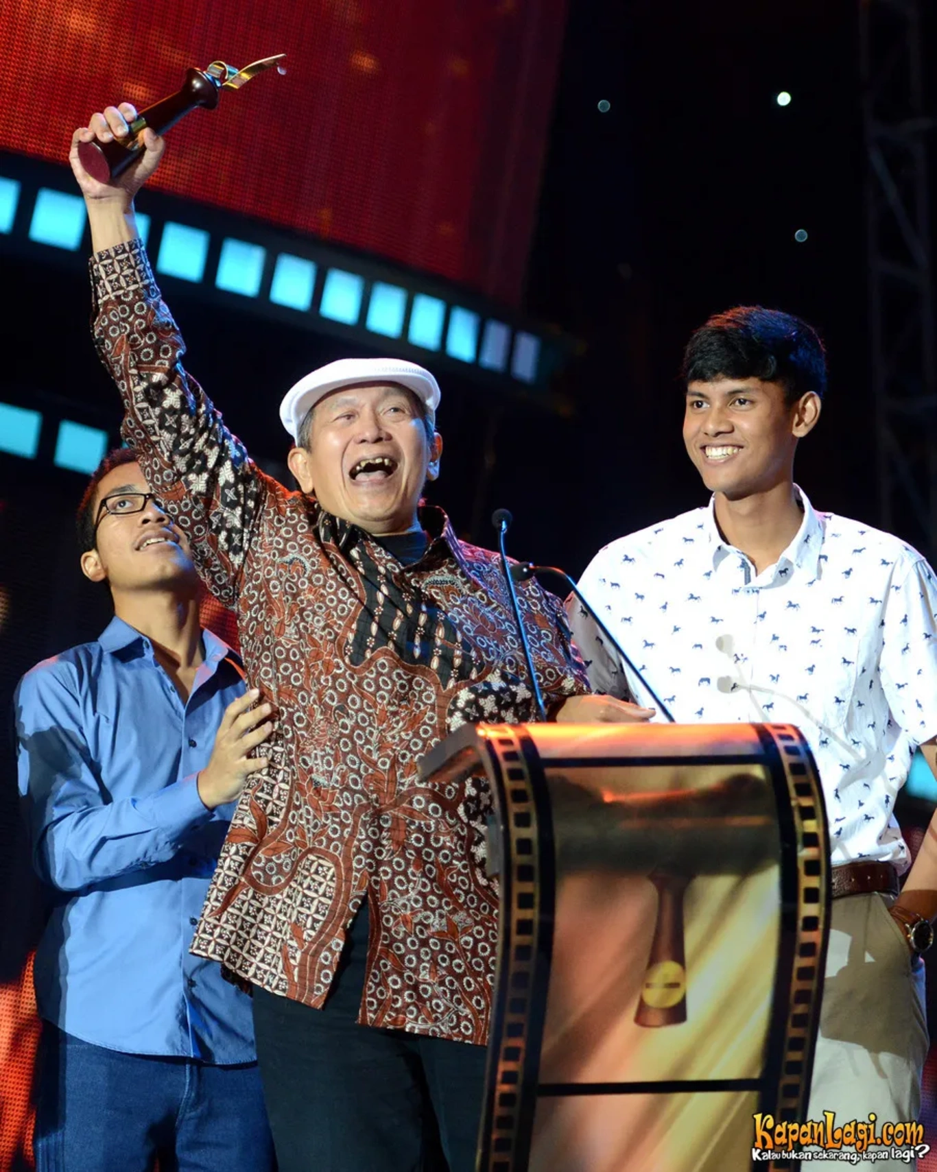 Jika Anda tidak melihat foto Putu Wijaya, kemungkinan karena foto dengan nomor tersebut tidak tersedia di Kapanlagi.com™