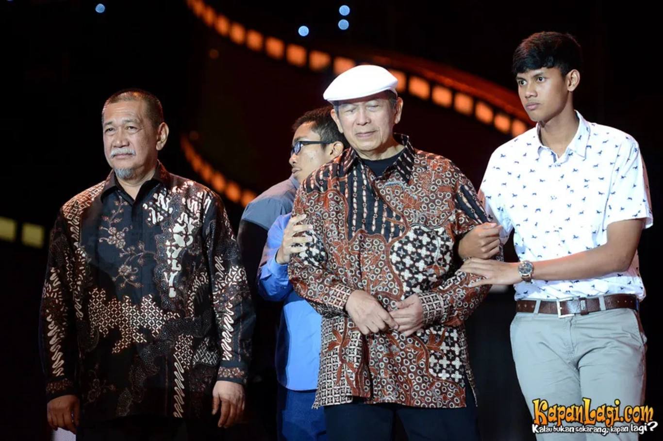 Jika Anda tidak melihat foto Putu Wijaya, kemungkinan karena foto dengan nomor tersebut tidak tersedia di Kapanlagi.com™