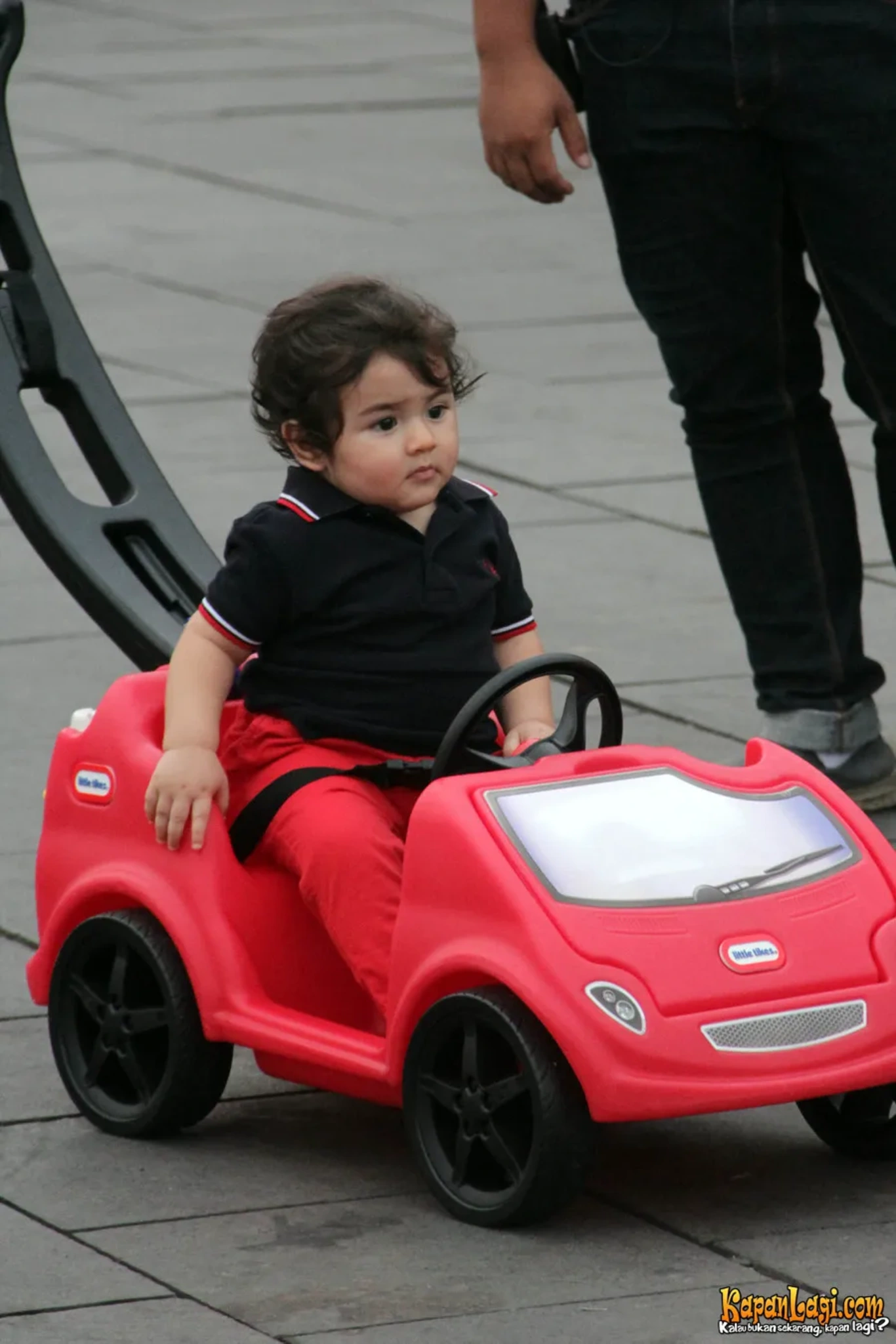 Jika Anda tidak melihat foto Quenzino Acana Naif, kemungkinan karena foto dengan nomor tersebut tidak tersedia di Kapanlagi.com™