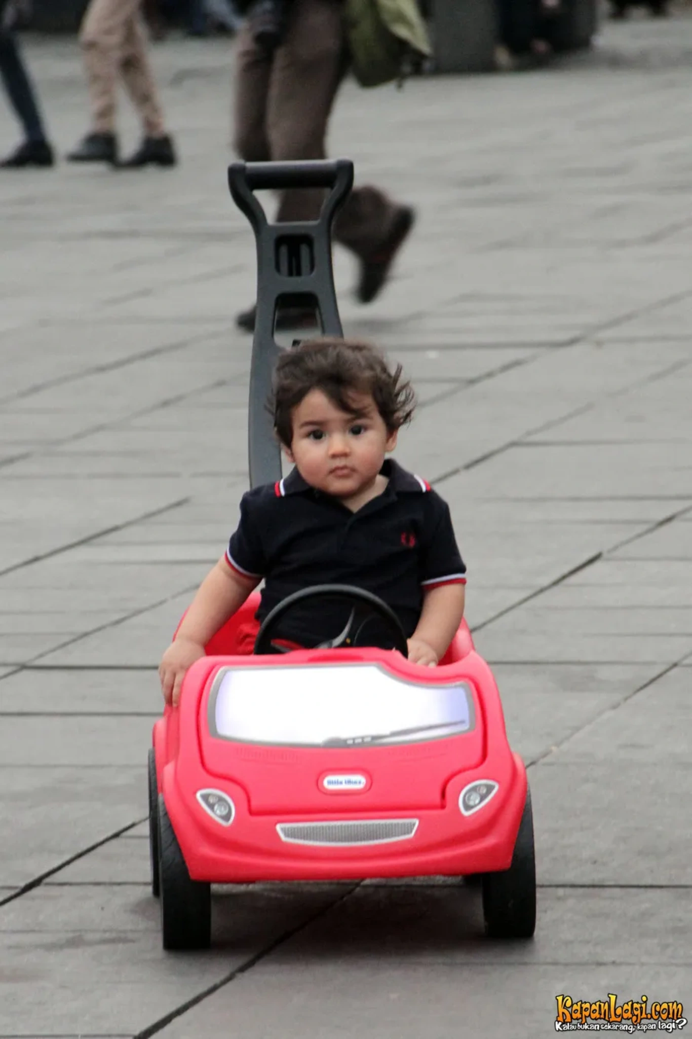 Jika Anda tidak melihat foto Quenzino Acana Naif, kemungkinan karena foto dengan nomor tersebut tidak tersedia di Kapanlagi.com™