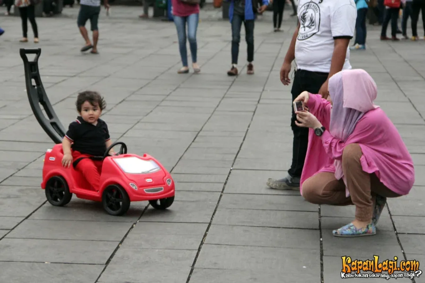 Jika Anda tidak melihat foto Quenzino Acana Naif, kemungkinan karena foto dengan nomor tersebut tidak tersedia di Kapanlagi.com™