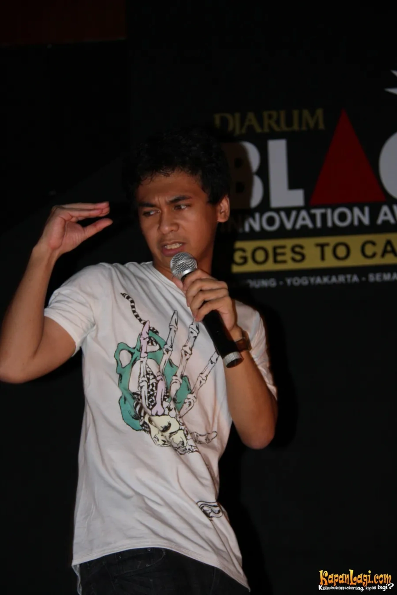 Jika Anda tidak melihat foto Raditya Dika, kemungkinan karena foto dengan nomor tersebut tidak tersedia di Kapanlagi.com™