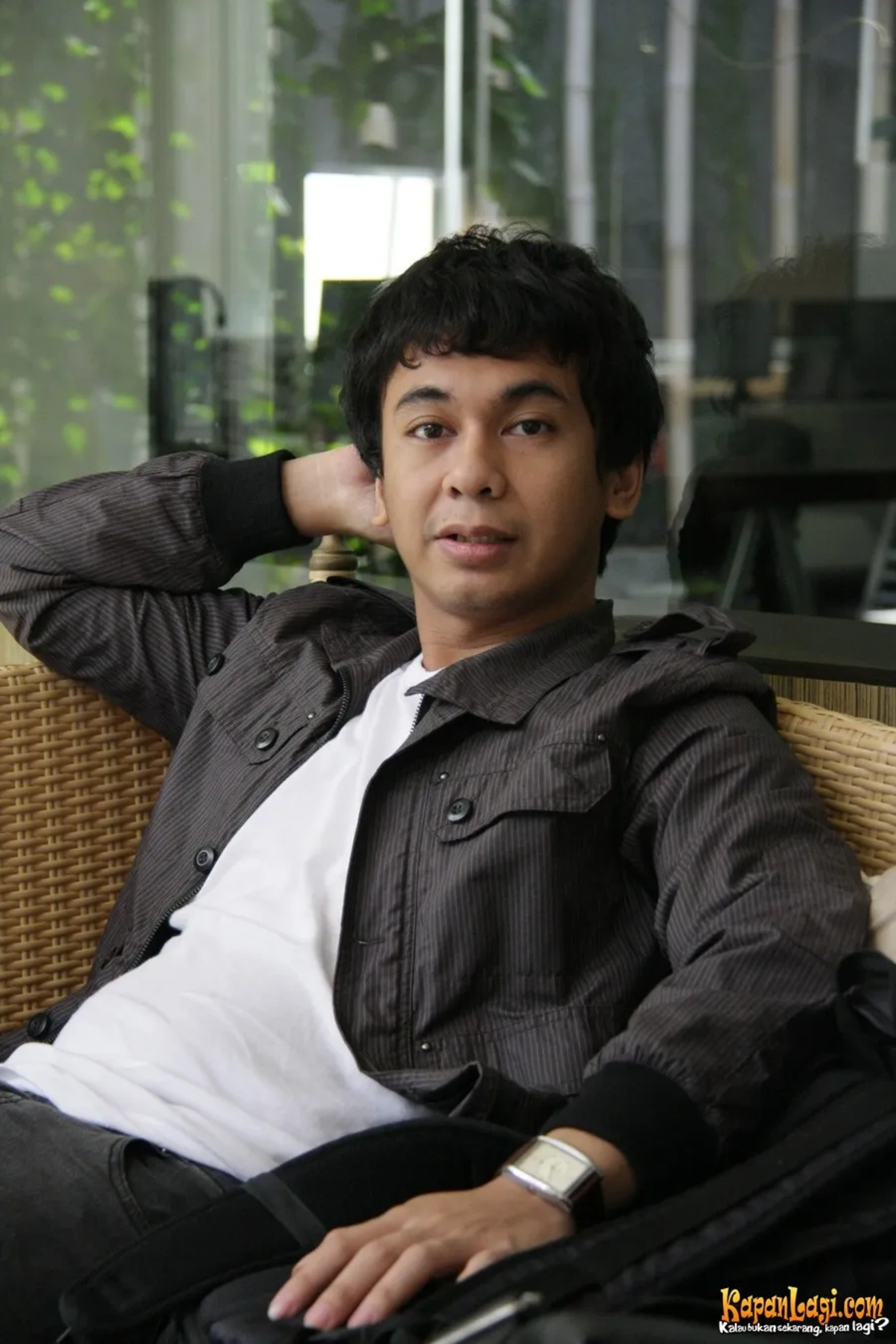 Jika Anda tidak melihat foto Raditya Dika, kemungkinan karena foto dengan nomor tersebut tidak tersedia di Kapanlagi.com™