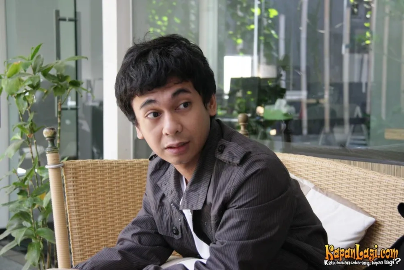 Jika Anda tidak melihat foto Raditya Dika, kemungkinan karena foto dengan nomor tersebut tidak tersedia di Kapanlagi.com™
