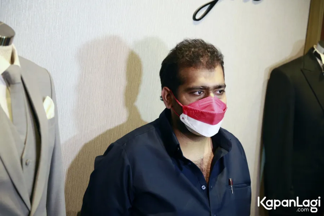 Jika Anda tidak melihat foto Rakesh Desainer, kemungkinan karena foto dengan nomor tersebut tidak tersedia di Kapanlagi.com™