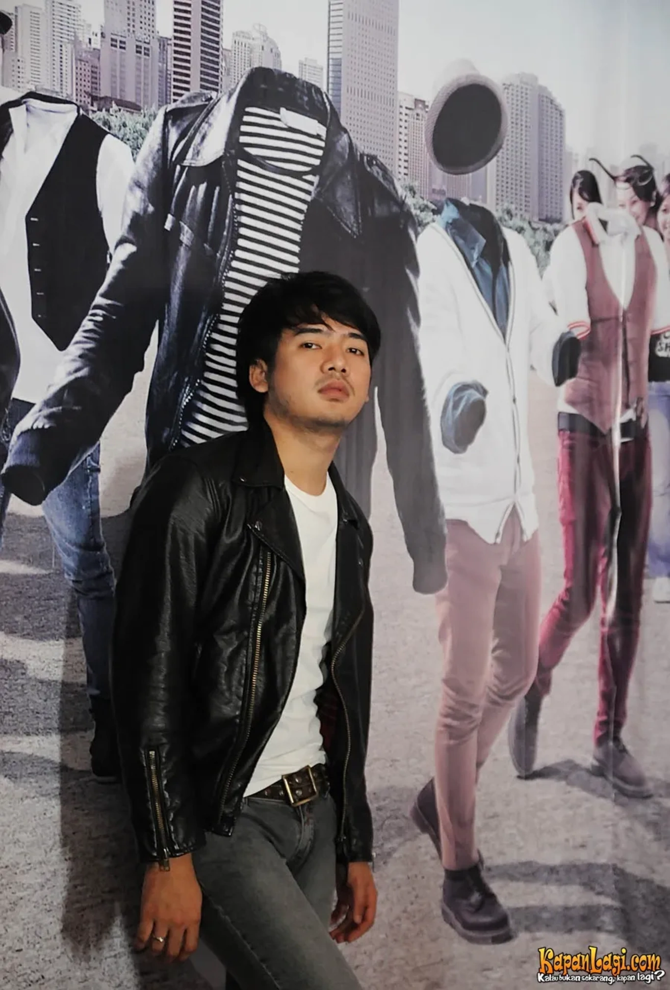 Jika Anda tidak melihat foto Ray d Masiv, kemungkinan karena foto dengan nomor tersebut tidak tersedia di Kapanlagi.com™