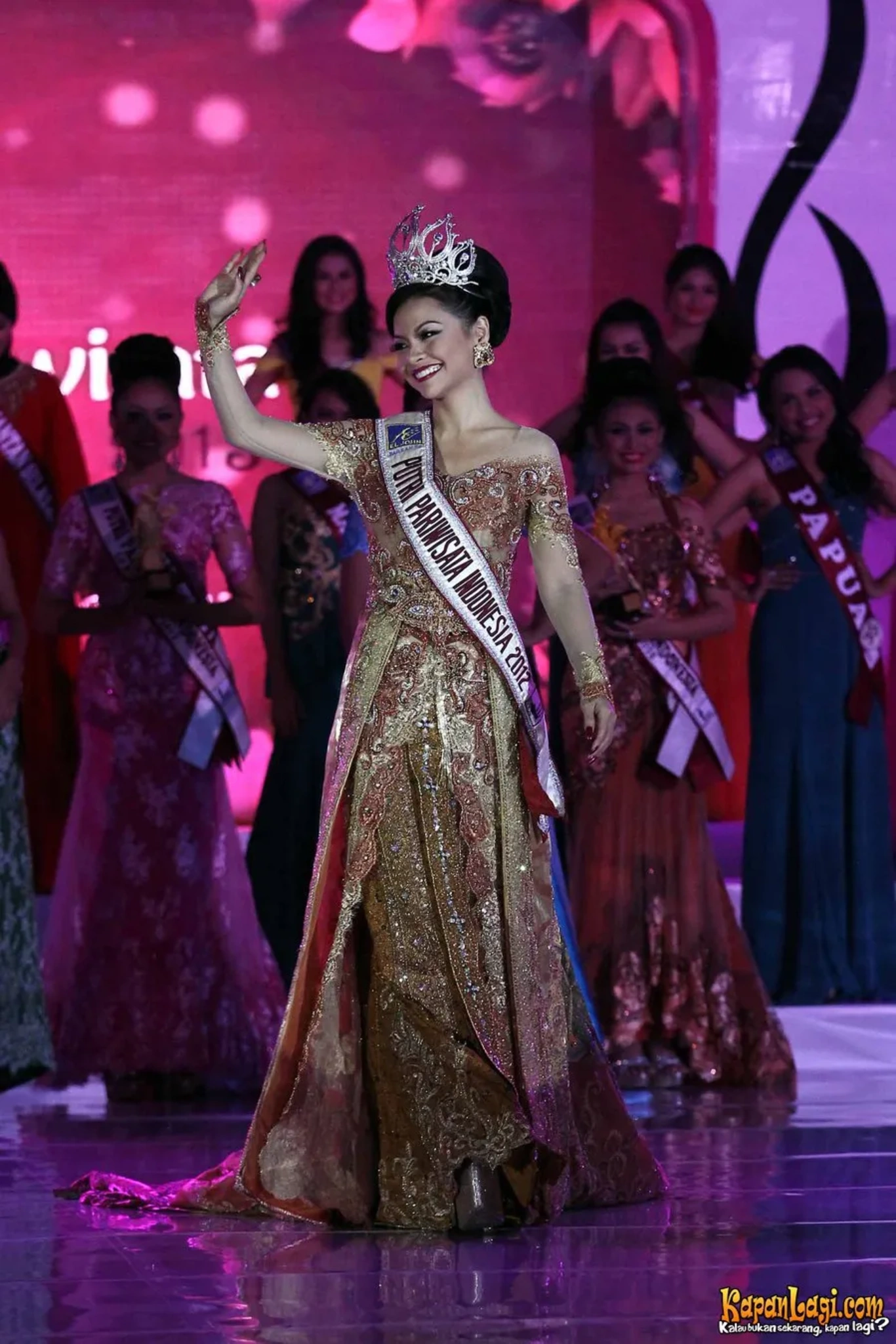 Jika Anda tidak melihat foto Reinita Arlin, kemungkinan karena foto dengan nomor tersebut tidak tersedia di Kapanlagi.com™