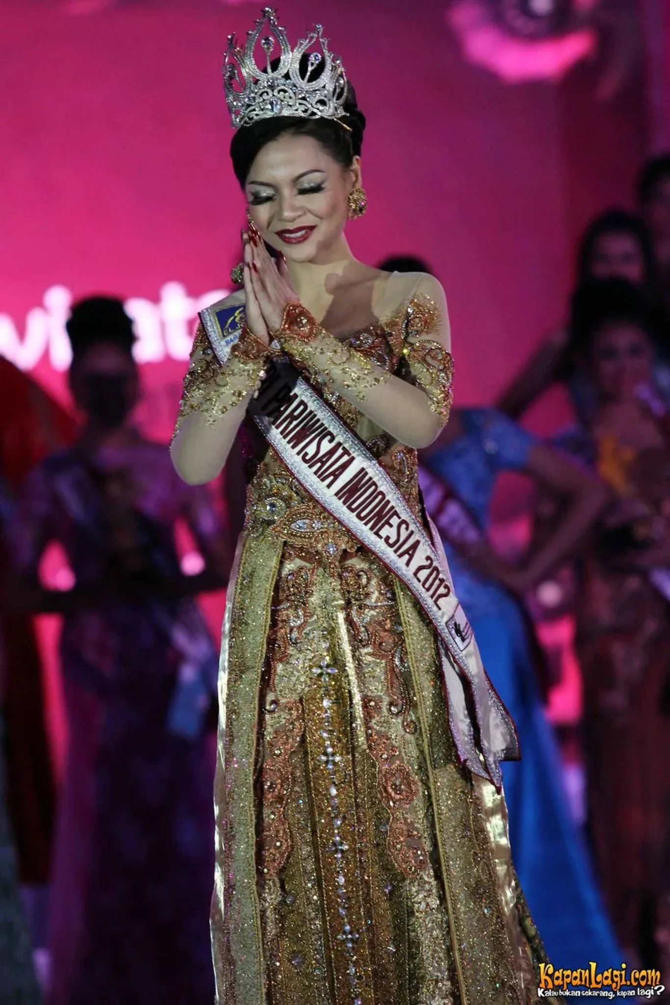 Jika Anda tidak melihat foto Reinita Arlin, kemungkinan karena foto dengan nomor tersebut tidak tersedia di Kapanlagi.com™