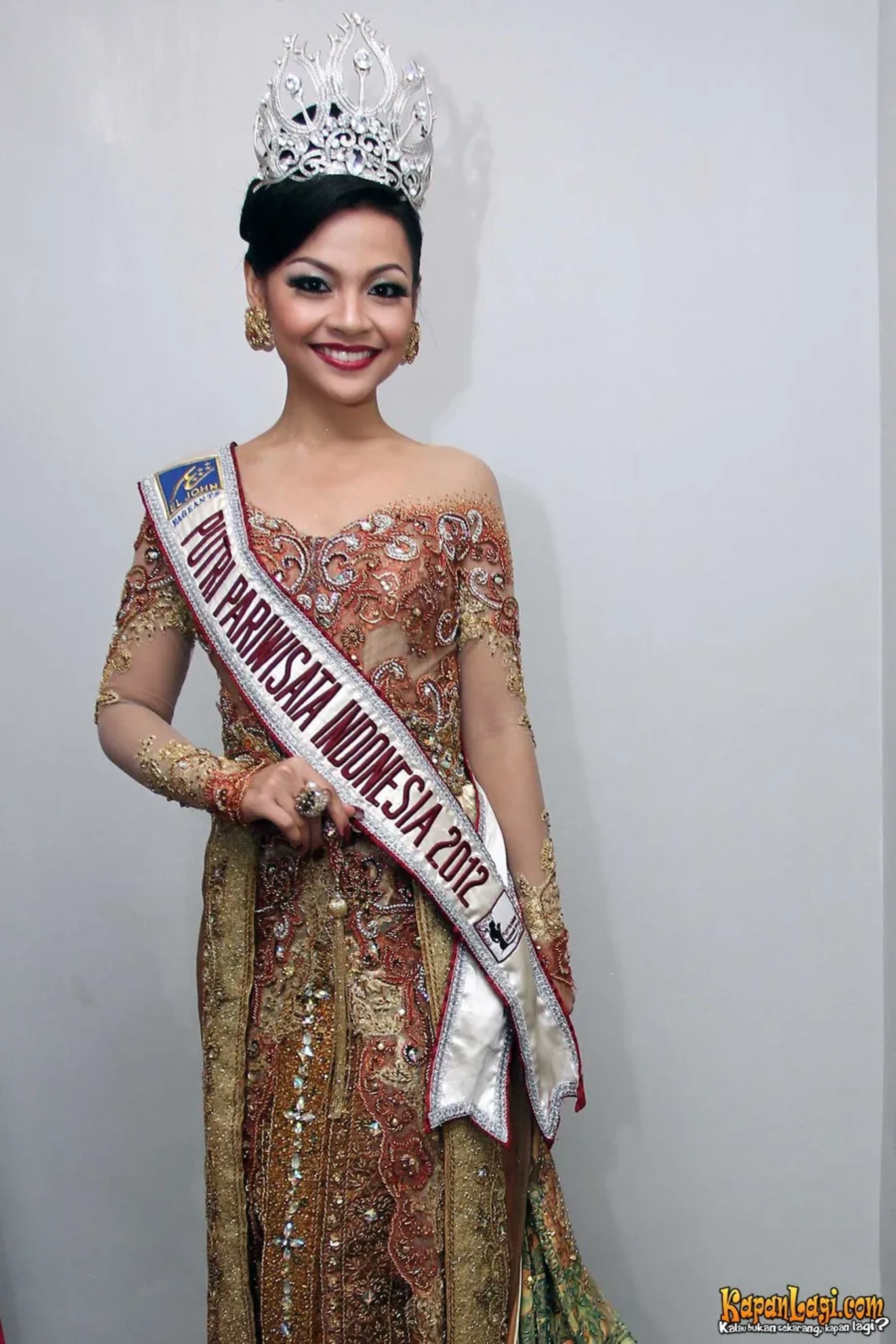 Jika Anda tidak melihat foto Reinita Arlin, kemungkinan karena foto dengan nomor tersebut tidak tersedia di Kapanlagi.com™