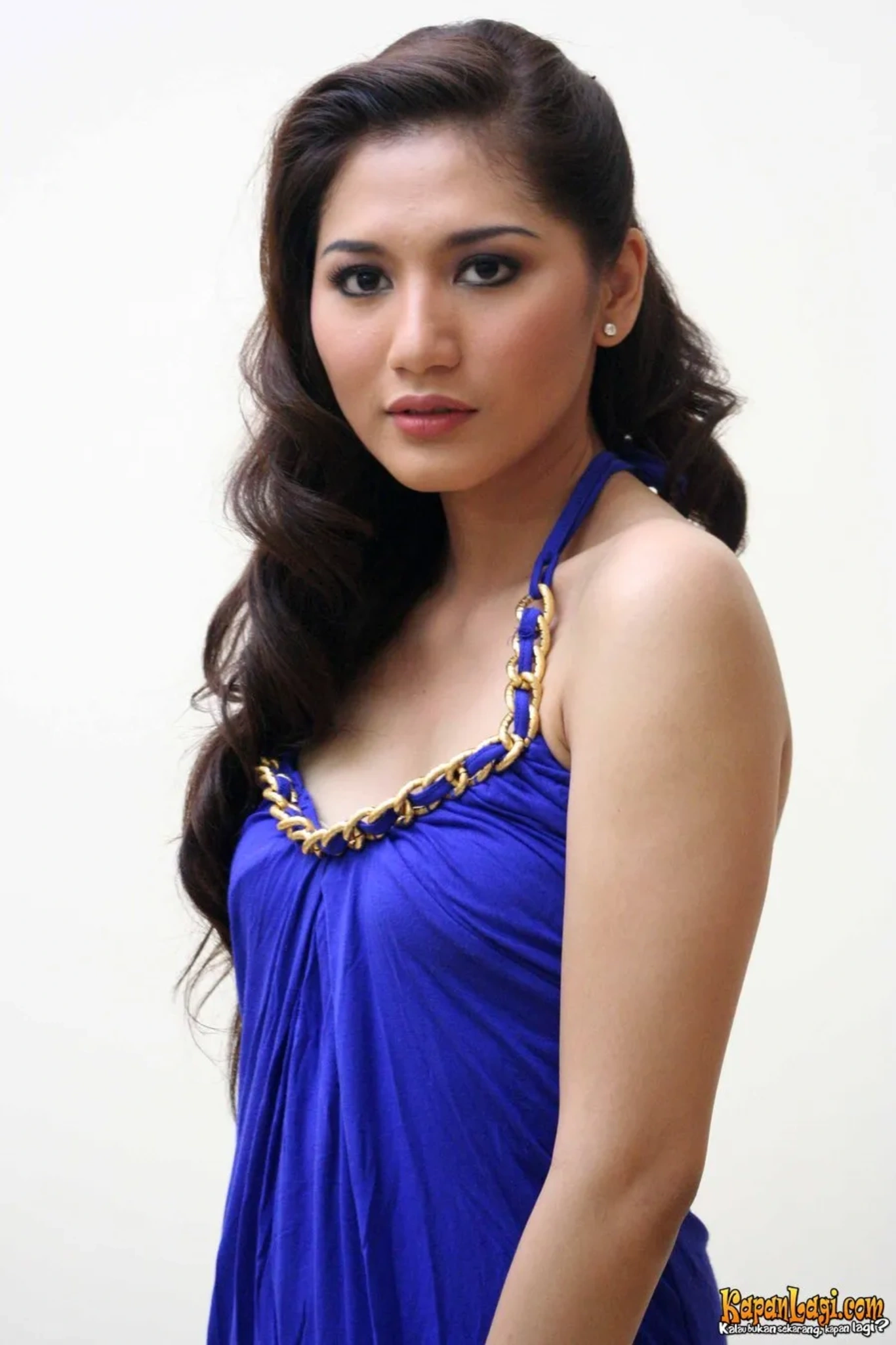 Jika Anda tidak melihat foto Reni Yuliana, kemungkinan karena foto dengan nomor tersebut tidak tersedia di Kapanlagi.com™