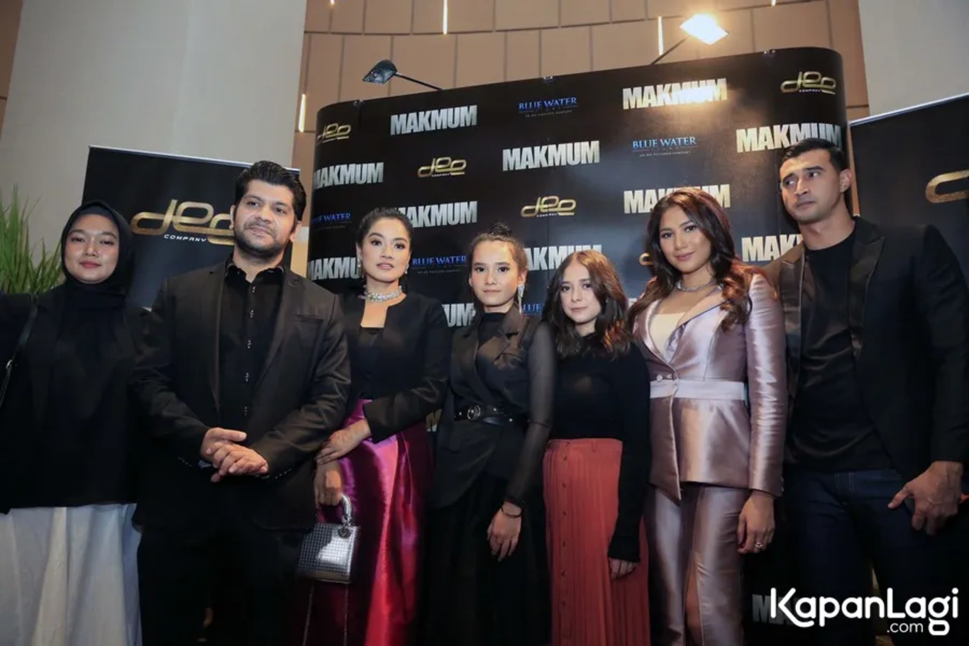 Jika Anda tidak melihat foto Reni Yuliana, kemungkinan karena foto dengan nomor tersebut tidak tersedia di Kapanlagi.com™