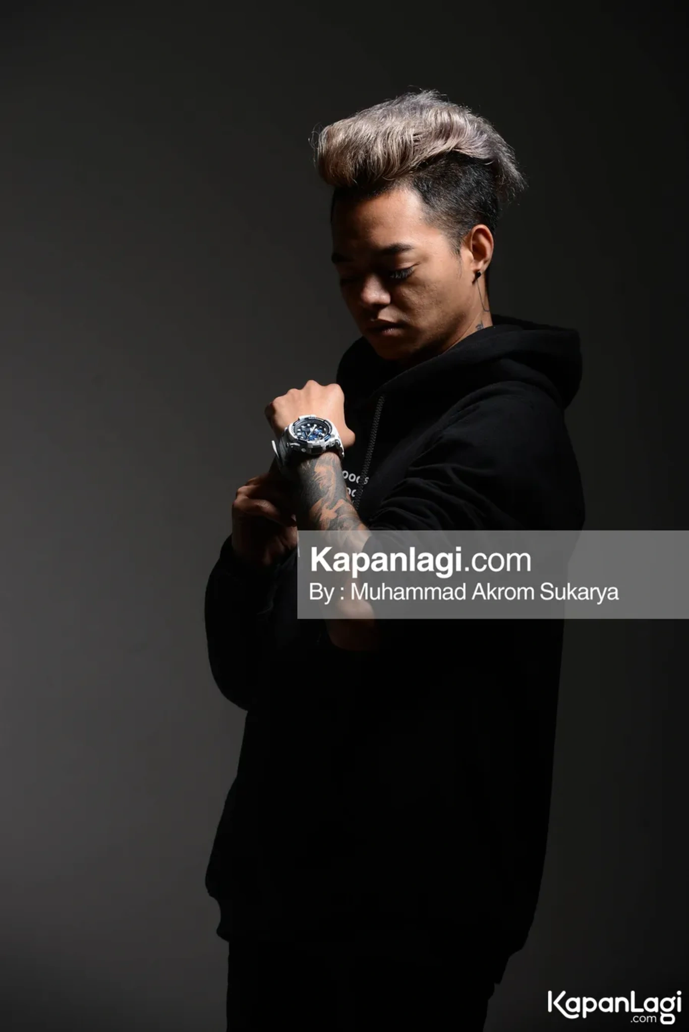 Jika Anda tidak melihat foto Reza Arap, kemungkinan karena foto dengan nomor tersebut tidak tersedia di Kapanlagi.com™