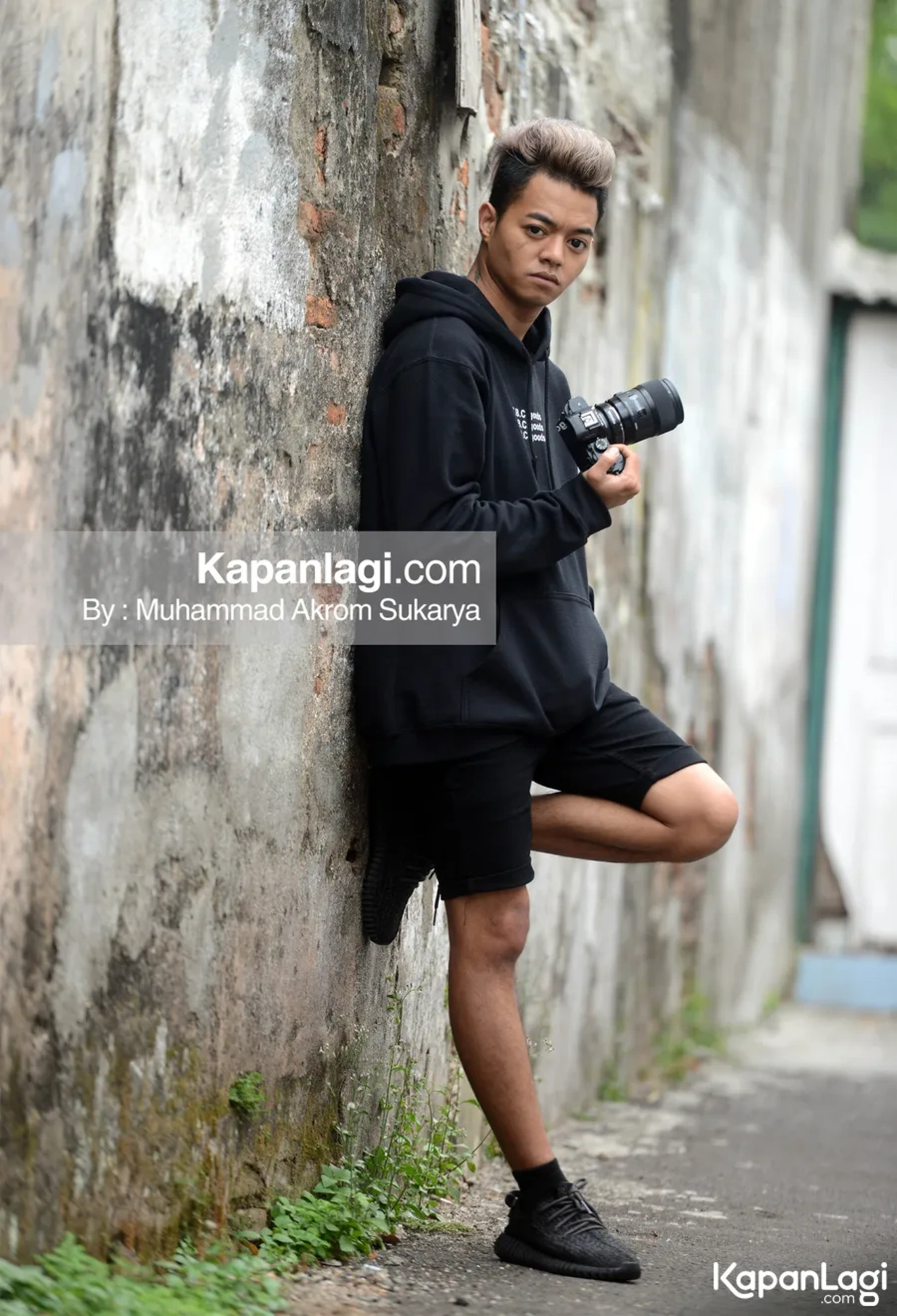 Jika Anda tidak melihat foto Reza Arap, kemungkinan karena foto dengan nomor tersebut tidak tersedia di Kapanlagi.com™