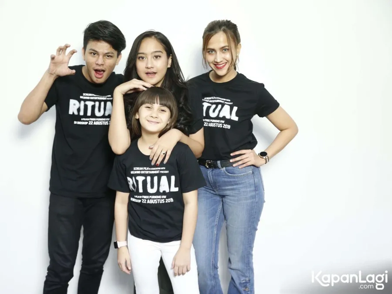 Jika Anda tidak melihat foto Salshabilla Andriani, kemungkinan karena foto dengan nomor tersebut tidak tersedia di Kapanlagi.com™